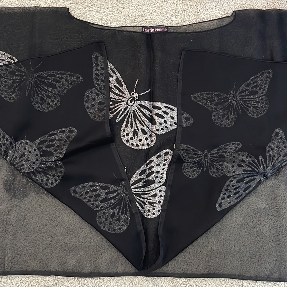 Traffic People Scarf Coverup Cropped Top - Picture 11 of 12